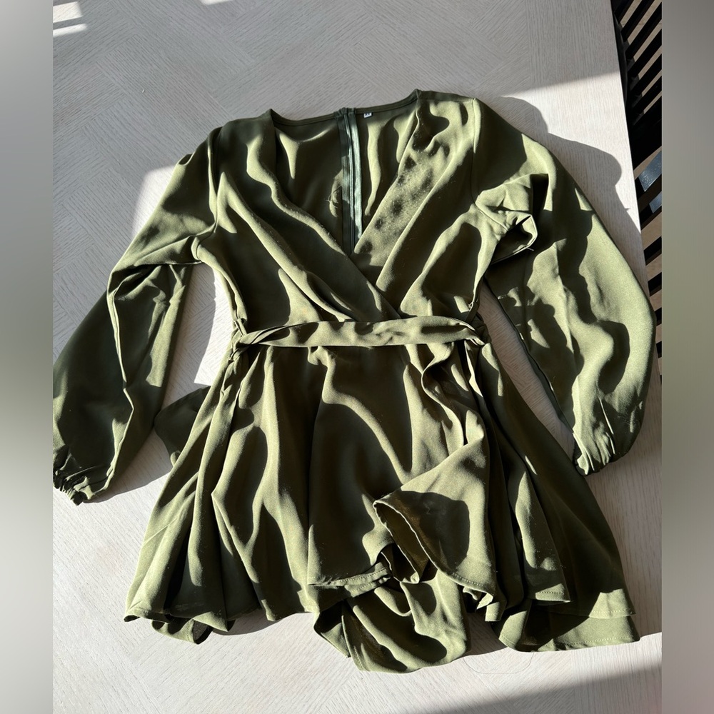 Green long sleeve flowy dress